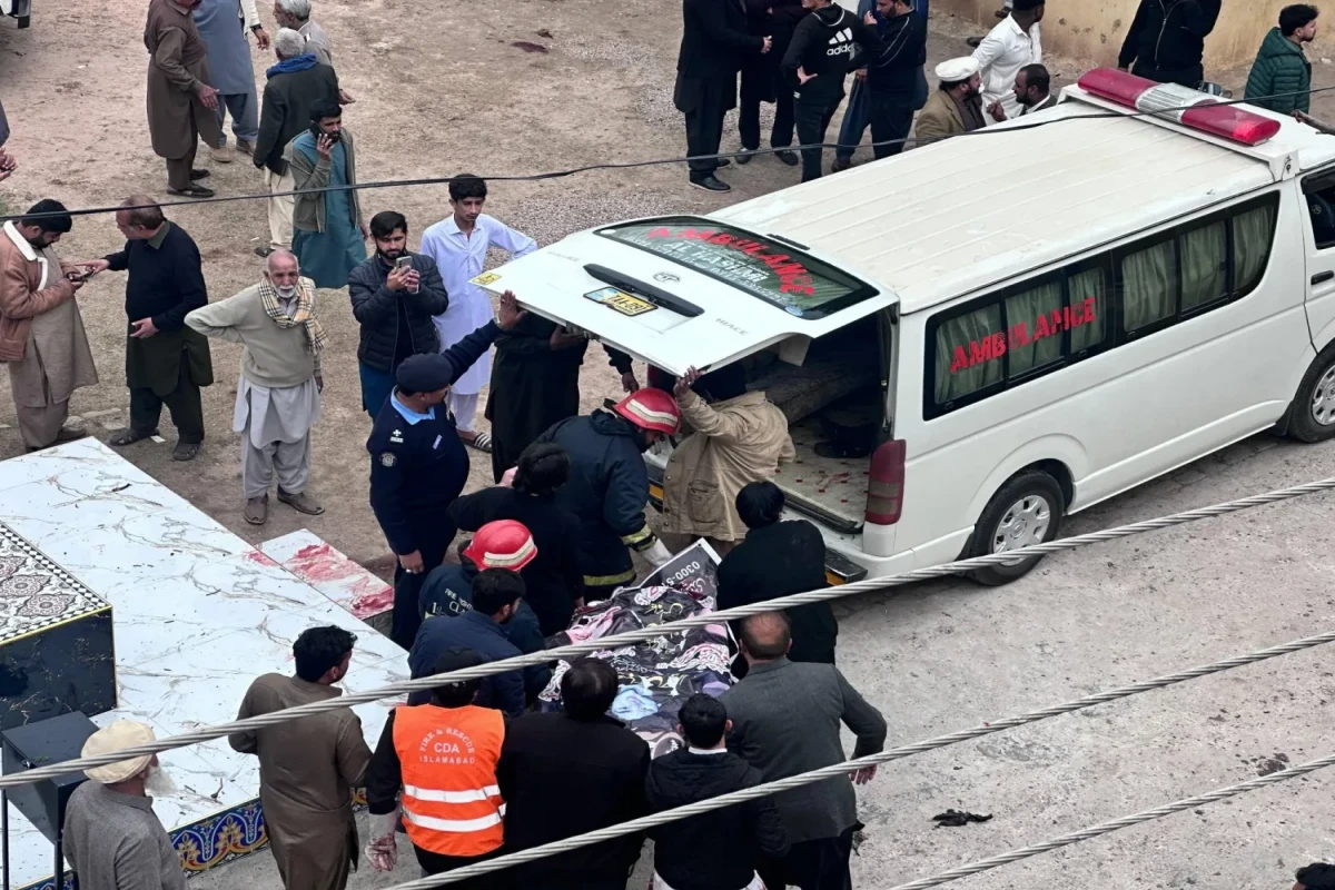 Pakistan XİN rəhbəri: Məsciddə terror aktını intiharçı-kamikadze törədib