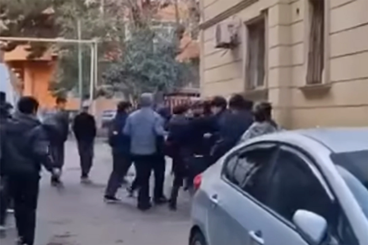 В Хырдалане группа подростков избила школьника-ФОТО