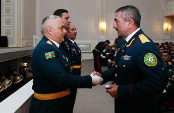 General-leytenant təqaüdə göndərildi - FOTO