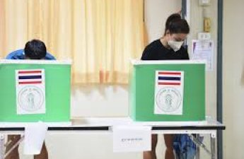 В Таиланде проходят досрочные парламентские выборы и референдум