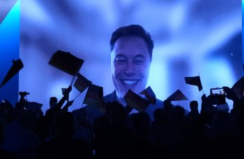 Маск пообещал первый город на Луне в течение 10 лет