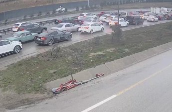 Bakıda yük avtomobili qəzaya uğradı, sıxlıq yarandı - FOTO