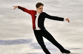 Владимир Литвинцев стартует в короткой программе на Олимпиаде в Италии
