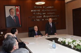 Nəsimi Rayon İcra Hakimiyyətinin başçısı kollektivə təqdim olundu - FOTO