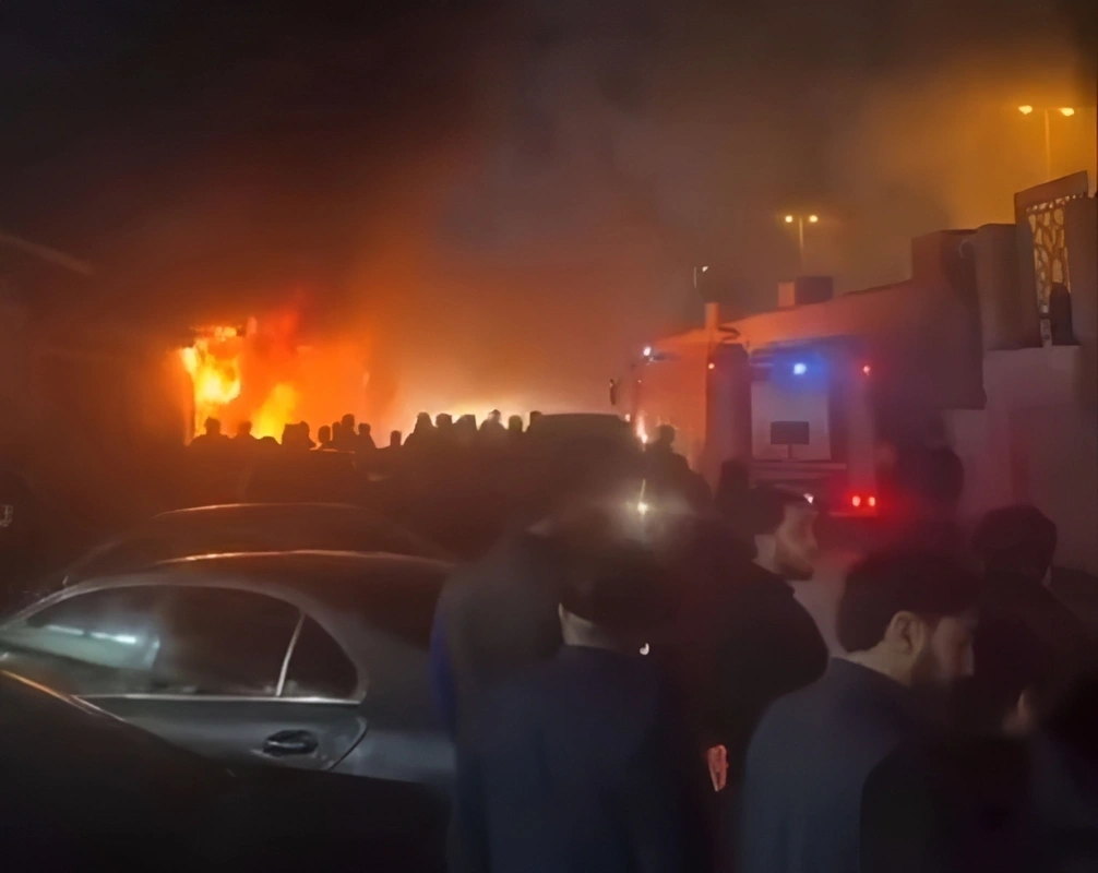 Müştərilərlə dolu olan restorana od vuranlardan birinin şəxsiyyəti məlum oldu - VİDEO