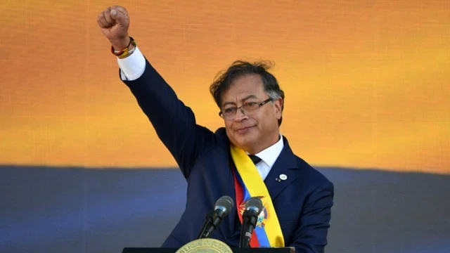 Президент Колумбии сообщил о попытке покушения на его вертолет во время полета