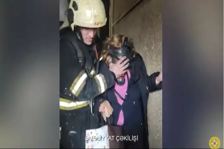 Binada YANĞIN: sakinlər təxliyə olundu - VİDEO