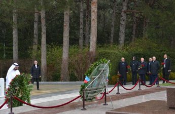 Ərəb Parlamentinin prezidenti Fəxri xiyabanı və Zəfər parkını ziyarət edib