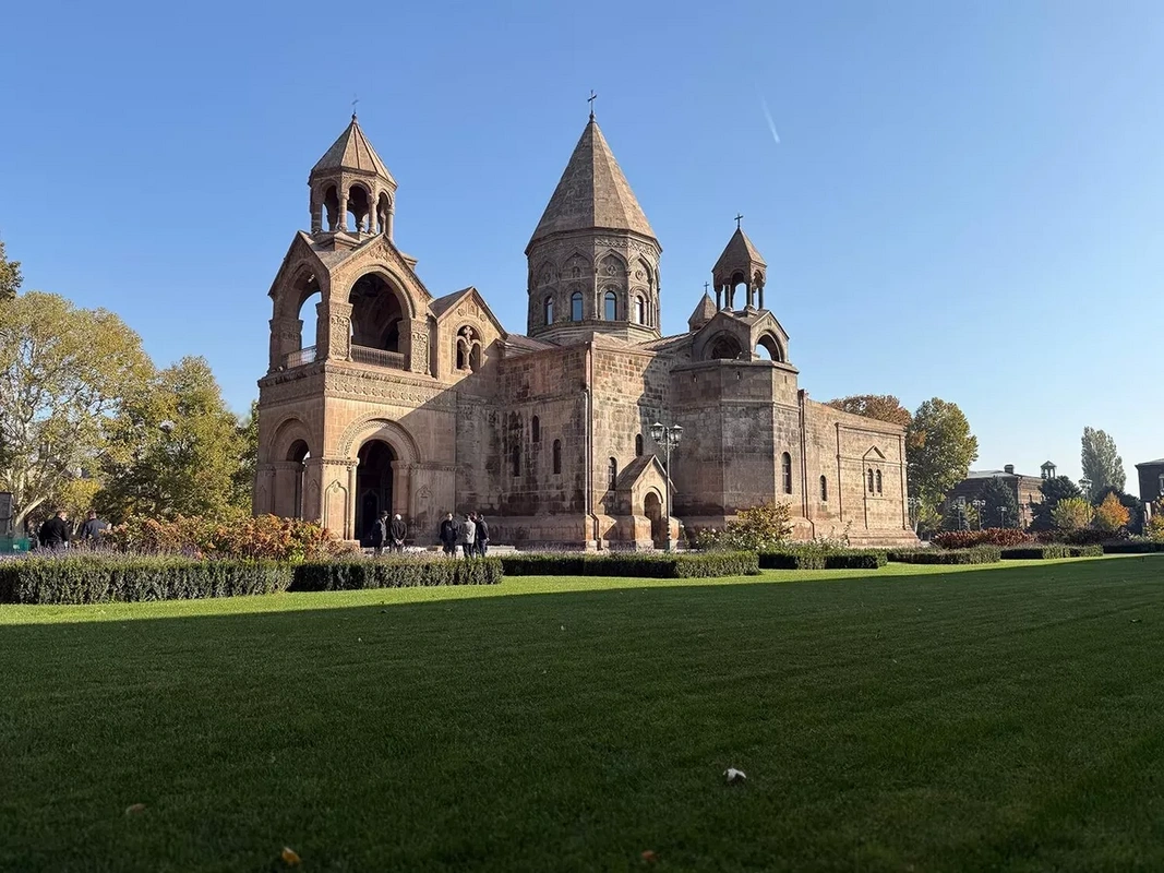 Парламент Армении лишил церковь права собственности на землю