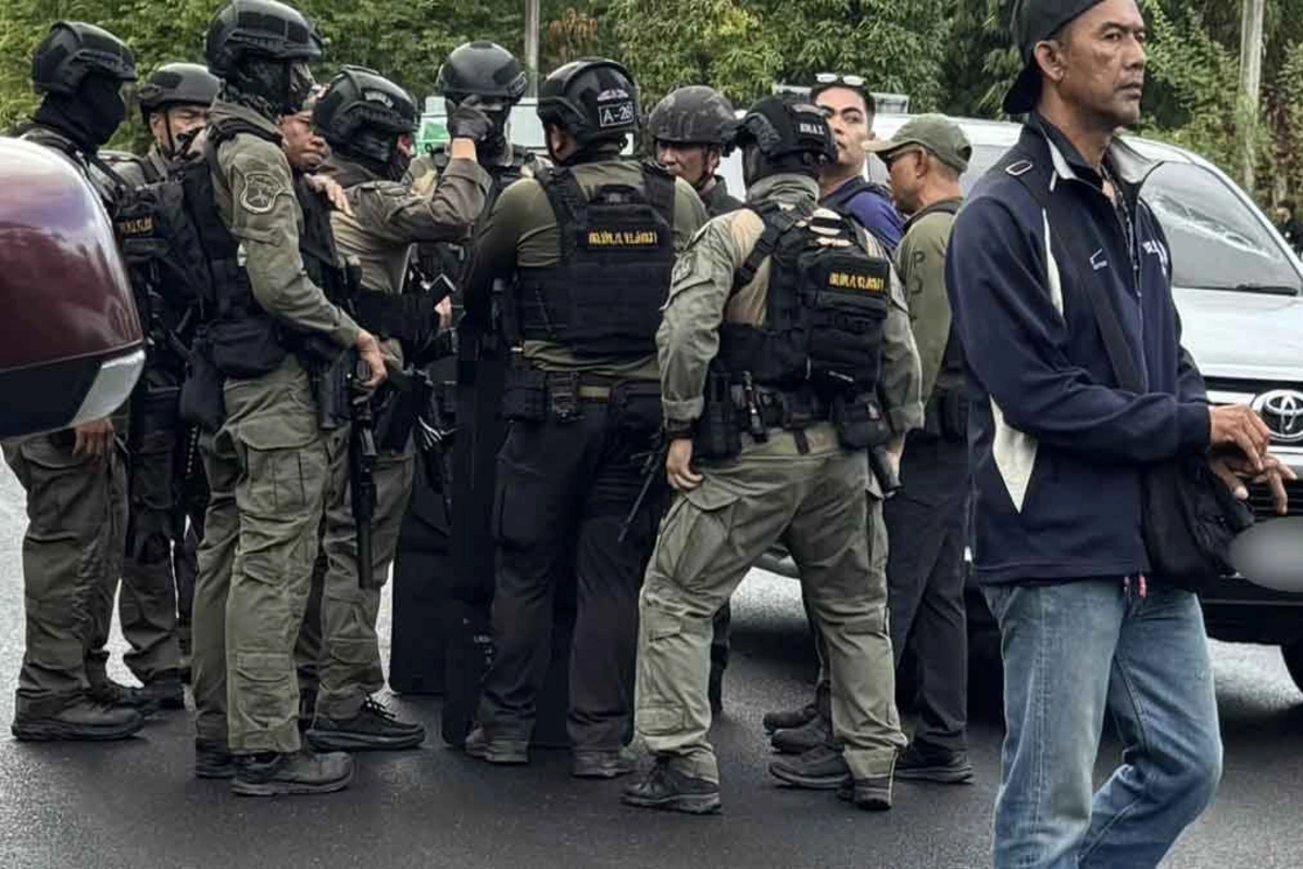 Tailandda 18 yaşlı şəxs məktəbdə 300-dən çox insanı girov götürdü