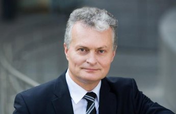 Науседа: Политикам не нужно «царапать двери Кремля»