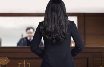 Azərbaycanda qızını həbsdən çıxarmaq istəyən ana aldadıldı