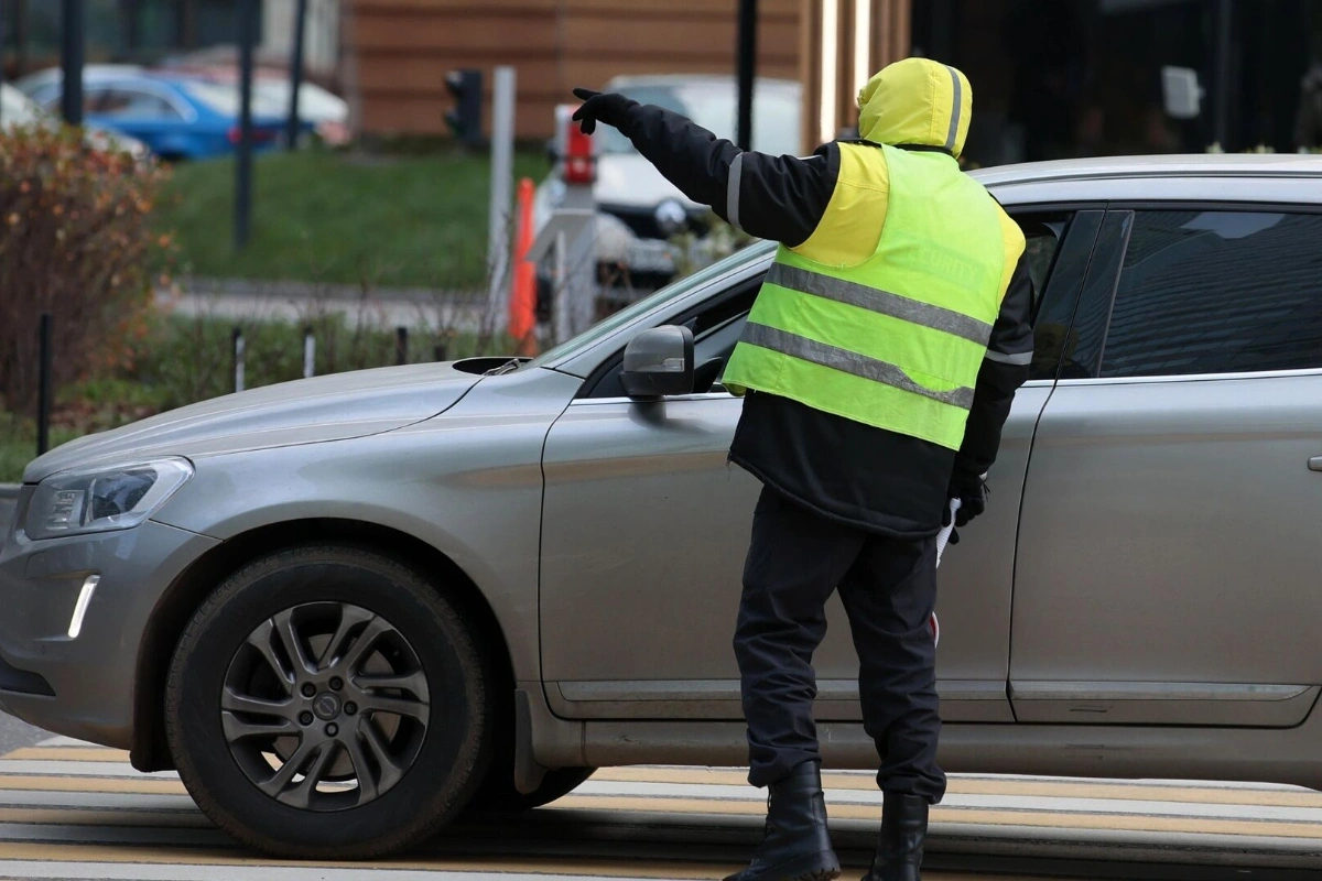 Bakıda qadın sürücünü şillələyən və üzünə tüpürən 