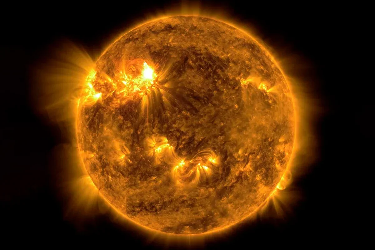 Günəşdə güclü partlayış baş verib