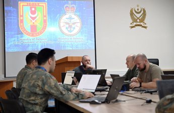 Азербайджанские и британские военные на учениях Defence Cyber Marvel 2026