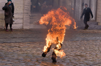 Mingəçevirdə bir nəfər digərinin üzərinə spirt tökərək yandırıb