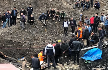 Türkiyədə kömür mədənində uçqun olub, 3 nəfər dağıntılar altında qalıb