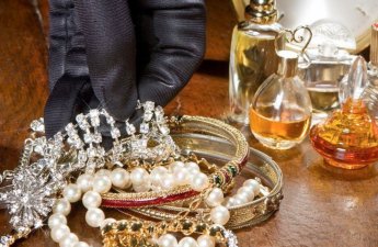 Bakıda dayanacaqda çantasını unudan şəxsin qızılları oğurlanıb