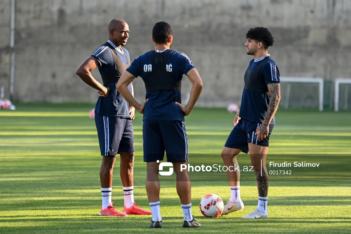 Kadi Borgesə iki oyunluq cəza, 