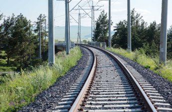 Dəmir yolu ətrafındakı tikililər təhlükəsizlik riskini artırır - VİDEO