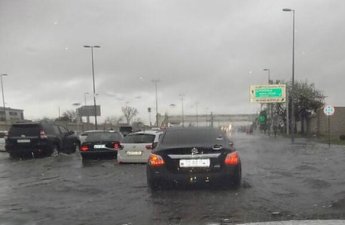 Bakının mərkəzində boru PARTLADI - Yolu su BASDI - VİDEO