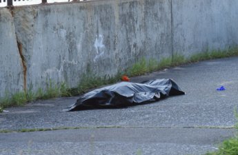 Bakıda motosikleti səkiyə vuran 18 yaşlı sürücü ölüb