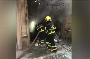 В Баку произошел взрыв и пожар в цветочном магазине-ВИДЕО