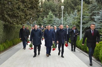 Türkiyə və Gürcüstan parlamentlərinin Xarici əlaqələr komitələrinin üzvləri Fəxri xiyabanı və Zəfər parkını ziyarət ediblər - FOTO