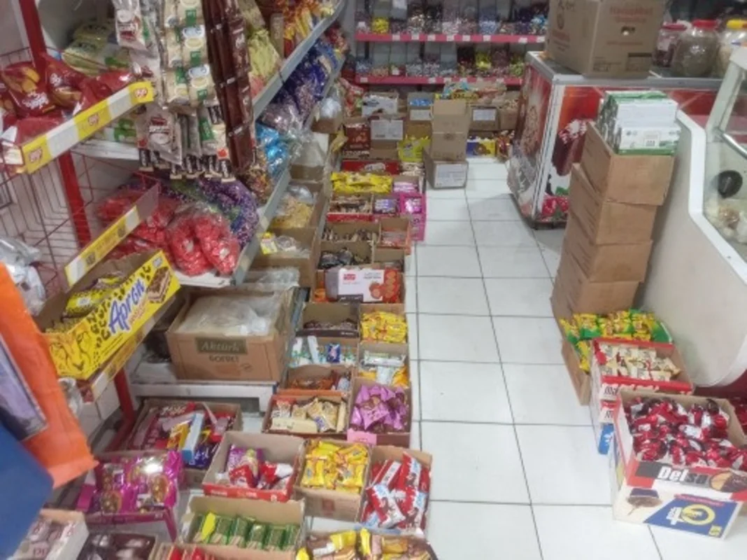 Mingəçevirdə marketdə vaxtı keçmiş məhsullar satılırmış