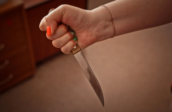 İtaliya A Seriyasının oyununa görə qadın ərini bıçaqlayıb