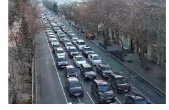 На ряде дорог Баку затруднено движение транспорта