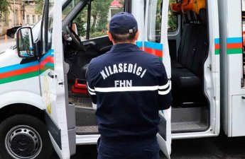 Bakıda mənzildə köməksiz vəziyyətdə qalan şəxs xilas edildi - VİDEO