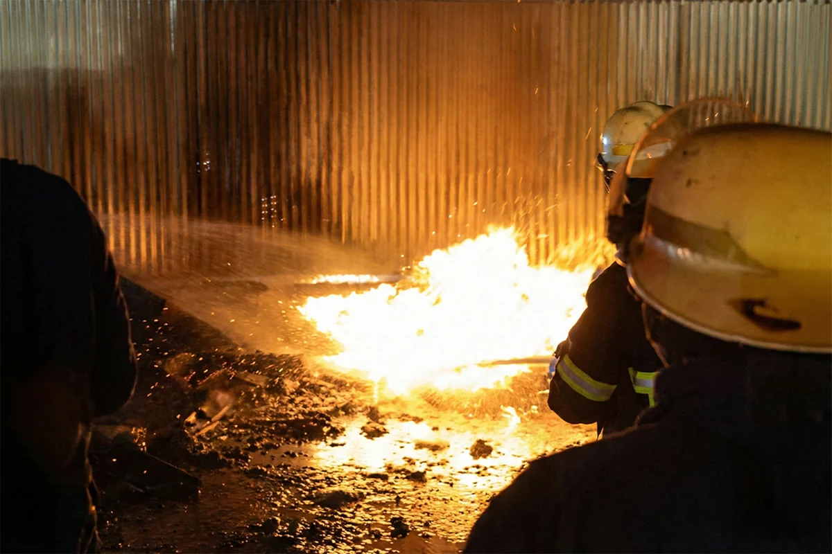 В Масаллы автомобиль врезался в газовую трубу и полностью сгорел - ВИДЕО