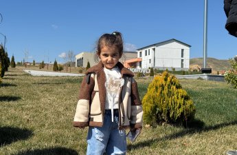 Növbəti köç karvanı Horovlu kəndinə çatdı, açarlar təqdim olundu - FOTO