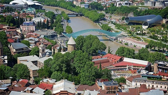 Tiflis ukraynalılar üçün vizasız qalma müddətini uzatdı
