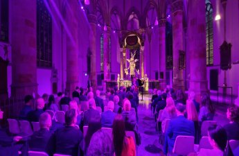 Haaqanın baş kilsəsində Xocalı soyqırımının qurbanları yad edilib