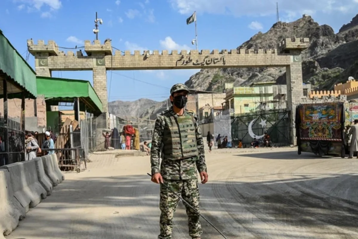 Pakistan və Əfqanıstan hərbçiləri arasında silahlı toqquşmalar başlayıb