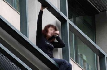 Xırdalanda gənc qadın 14-cü mərtəbədən yıxılaraq öldü