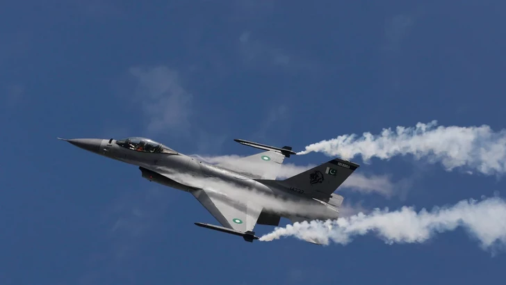 Афганские военные уничтожили пакистанский реактивный истребитель, пилот взят в плен