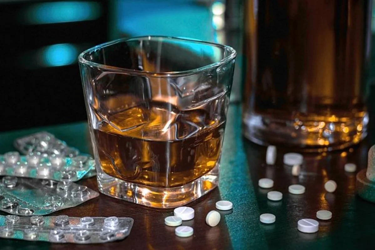 Sağlamlıq üçün gizli bomba: Alkoqol və dərman bir arada