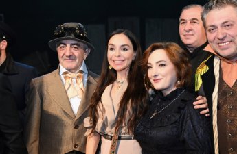 Leyla Əliyeva “Neft bumu hamıya gülümsəyir” tamaşasının nümayişində - FOTOLAR