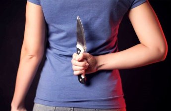 Bərdədə xəyanət üstündə tutulan qadın gecə ərini öldürdü: “Diz çökməyimi tələb edirdi” – TƏFƏRRÜAT