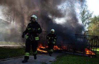 В Тбилиси произошел сильный пожар в здании банка-ВИДЕО