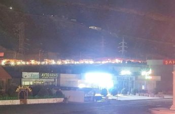 В Баку загорелся автомобиль, образовался затор