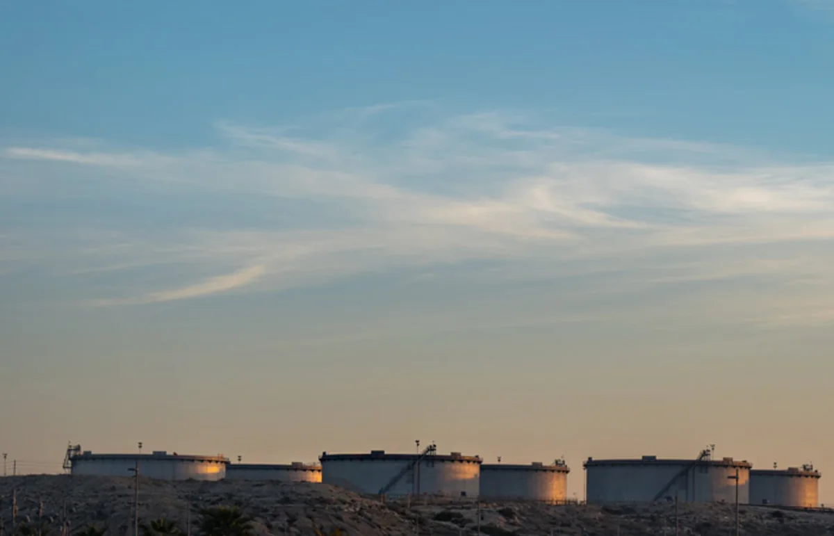 Нефтехранилища Саудовской Аравии быстро заполняются из-за блокировки Ормузского пролива