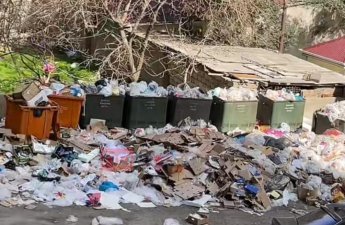Məşhur restoranın ətrafında antisanitariya: Zibillər günlərlə daşınmr, ətrafa üfunət yayılır – VİDEO