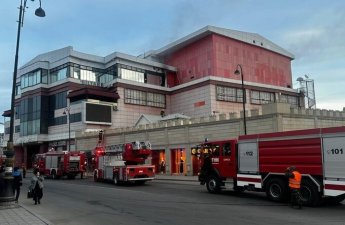 Gəncədə ticarət mərkəzində yanğın olub