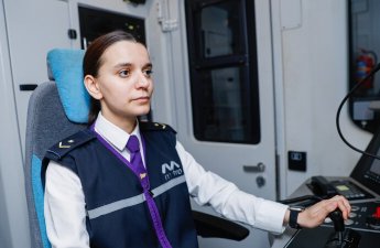 Bakı metrosunda daha bir qadın maşinist kimi fəaliyyətə başlayıb - FOTOLAR