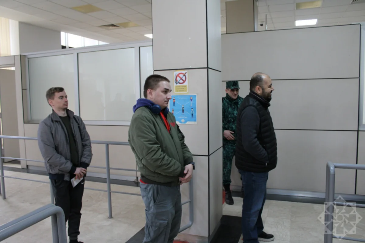 Rusiya diplomatları İranı Azərbaycan vasitəsilə tərk etdilər