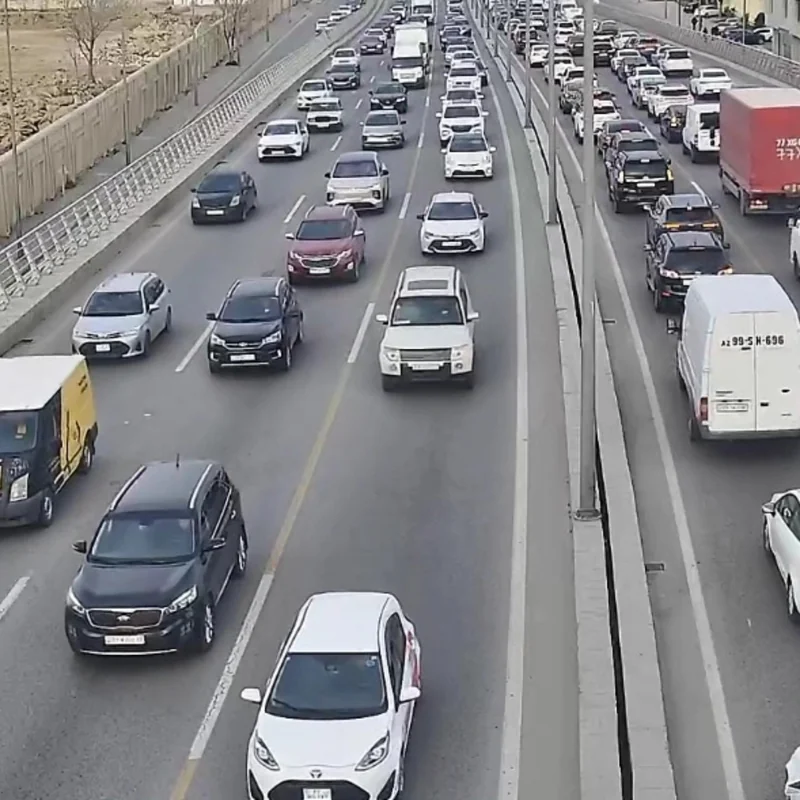 Paytaxtda 20 istiqamət üzrə küçələrdə sıxlıq var
